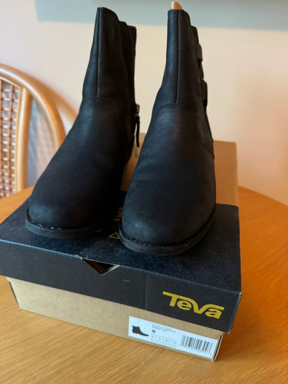 Teva Ellery ankle boots 8